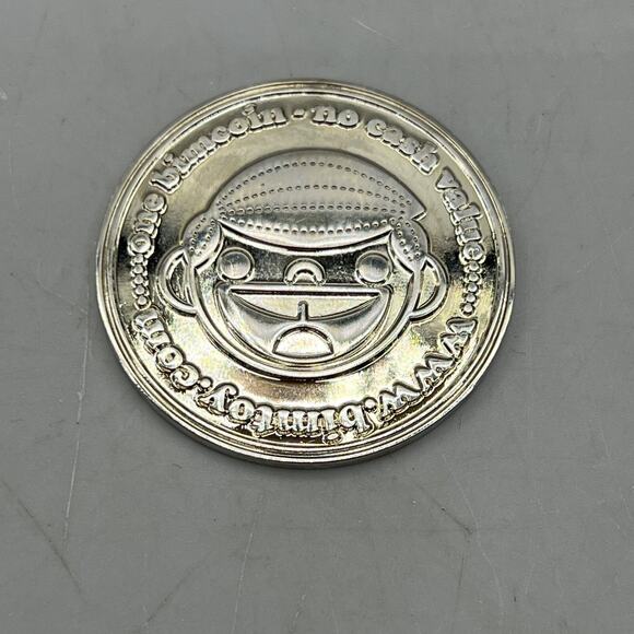 Bimtoy Tiny Ghost Statue of Liberty Keychain With Coin 2019 New York Comic Con - Picture 5 of 5